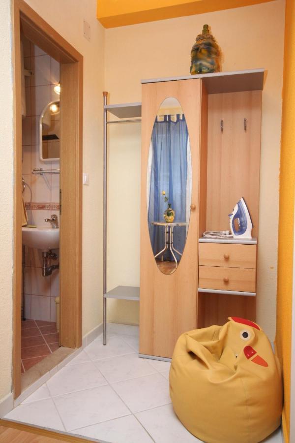 Apartments By The Sea Podgora, Makarska - 6713 外观 照片